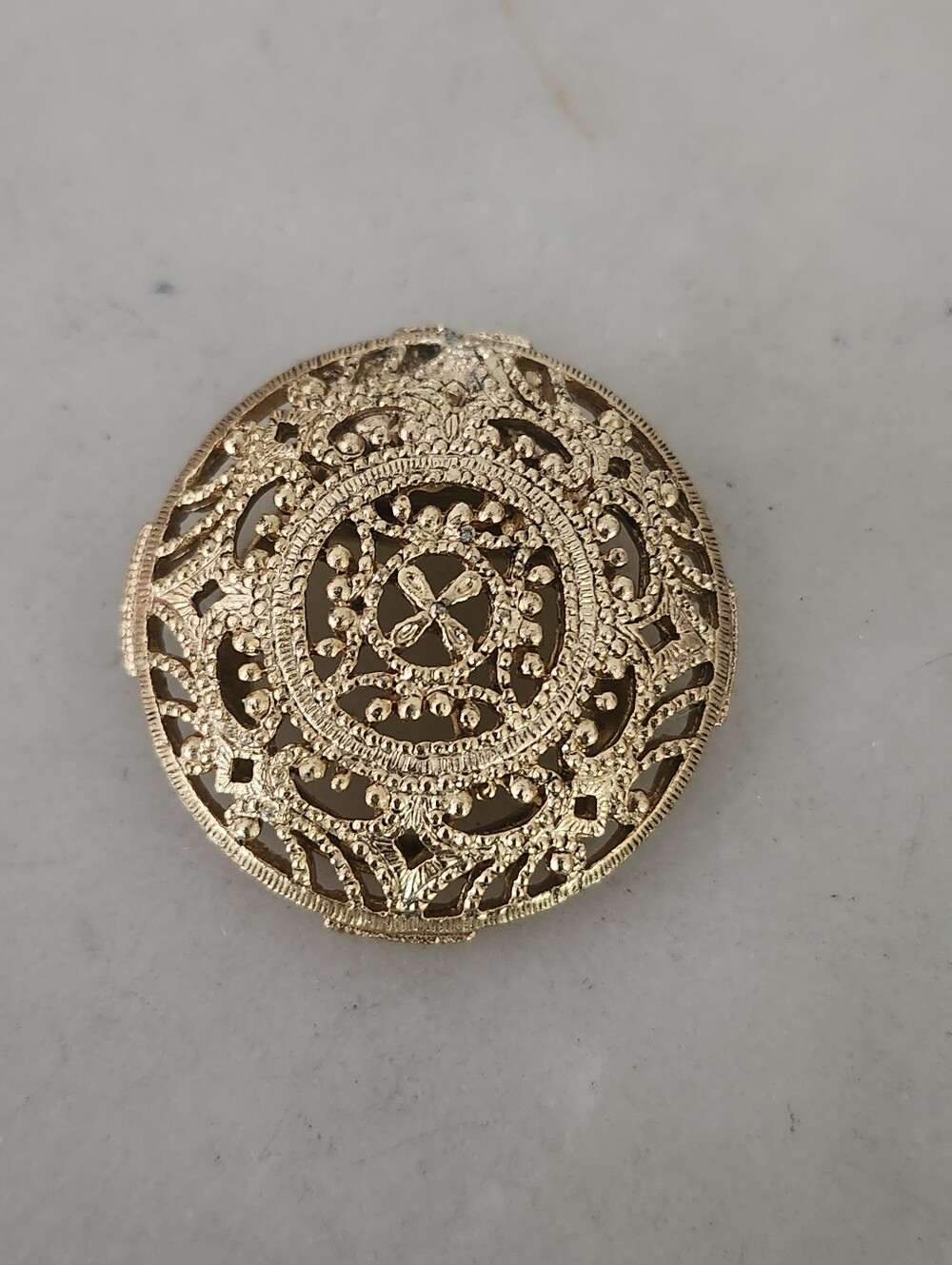 Elegant Gold Tone Filigree Round Scarf Clip - Vintage